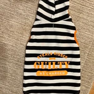 Dog outfit. “Steals kisses”  Sz. L 🧡🖤
